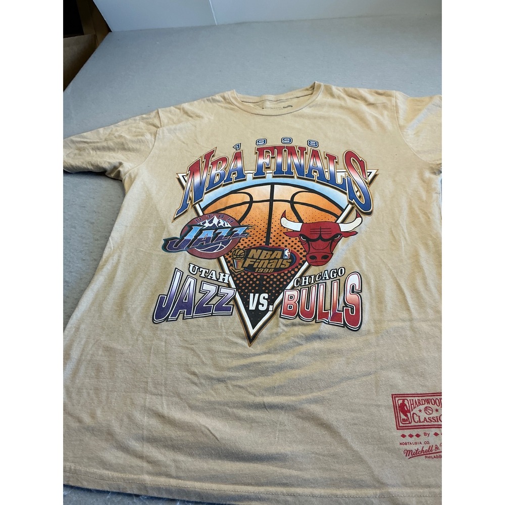 Mitchell & Ness 1998 NBA Finals Chicago Bulls vs Utah Jazz T-Shirt Large Tan